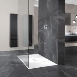 Villeroy & Boch Squaro Infinity - Douchebak, 900x900 Mm, Quaryl, Stone White UDQ9090SQI1V-RW -Hansgrohe Winkel e11e2f4913bc06576f2d7d67